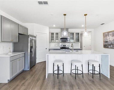 1041 Champion Ridge Drive - Photo Thumbnail 5