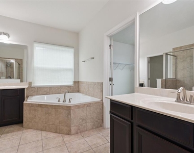 660 Fanning Drive - Photo Thumbnail 27