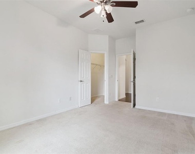 660 Fanning Drive - Photo Thumbnail 20