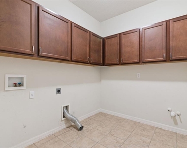 660 Fanning Drive - Photo Thumbnail 32