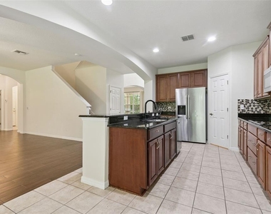 660 Fanning Drive - Photo Thumbnail 14