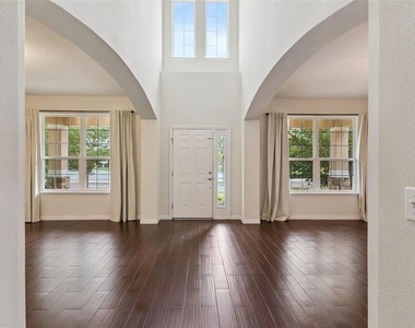 660 Fanning Drive - Photo Thumbnail 2