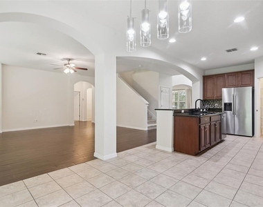 660 Fanning Drive - Photo Thumbnail 11
