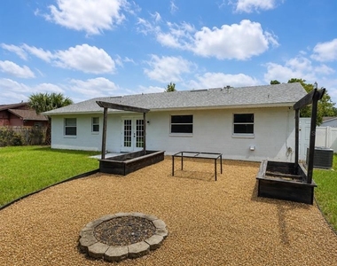 1427 Benwick Way - Photo Thumbnail 12