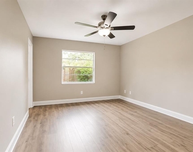1427 Benwick Way - Photo Thumbnail 6