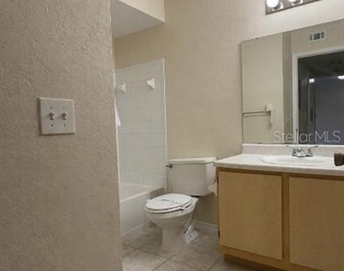 13815 Fairway Island Drive - Photo Thumbnail 16