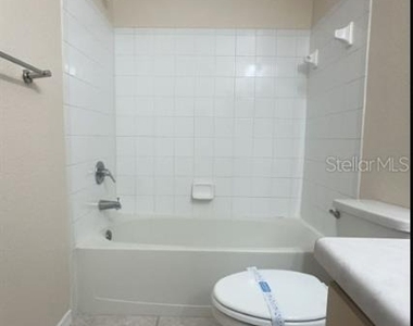 13815 Fairway Island Drive - Photo Thumbnail 18