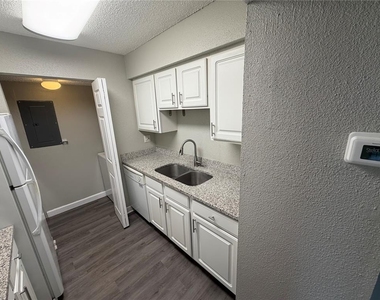 3716 Idlebrook Circle - Photo Thumbnail 5