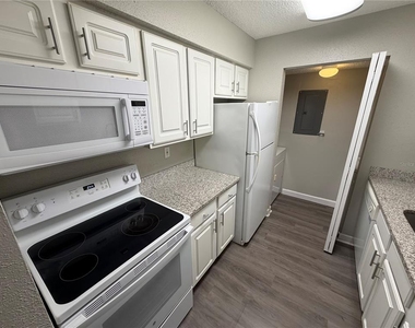 3716 Idlebrook Circle - Photo Thumbnail 4