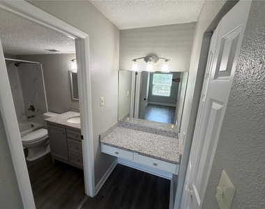 3716 Idlebrook Circle - Photo Thumbnail 8