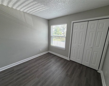 3716 Idlebrook Circle - Photo Thumbnail 10