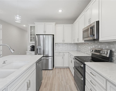 31707 Broadwater Avenue - Photo Thumbnail 19