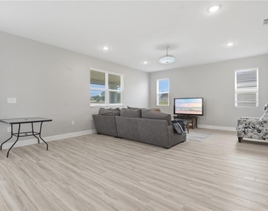 31707 Broadwater Avenue - Photo Thumbnail 13