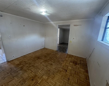 11606 Huggins Street - Photo Thumbnail 5