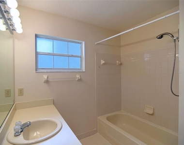 5001 Nw 31st Street - Photo Thumbnail 9
