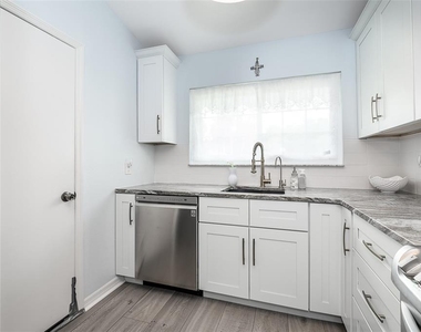 19584 Carob Court - Photo Thumbnail 12