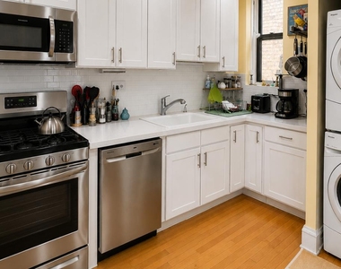 7658 North Sheridan Road - Photo Thumbnail 4