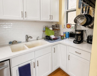 7658 North Sheridan Road - Photo Thumbnail 3