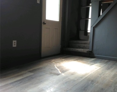 966 S Centre Street - Photo Thumbnail 6
