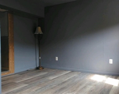966 S Centre Street - Photo Thumbnail 5