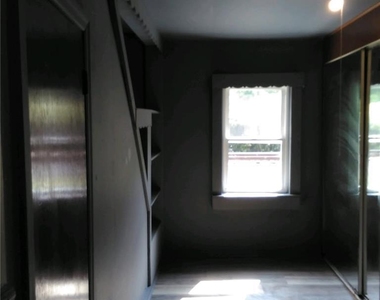 966 S Centre Street - Photo Thumbnail 7