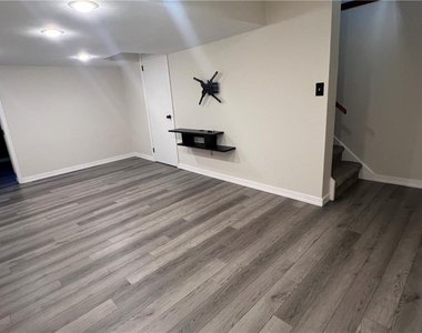 896 Briarstone Road - Photo Thumbnail 30