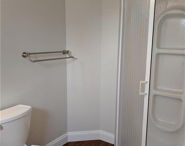 1909 7th Street - Photo Thumbnail 9
