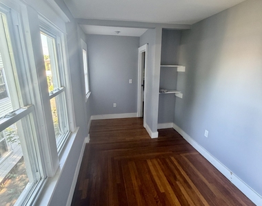 32 Alstrum Street - Photo Thumbnail 6