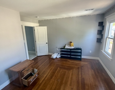 32 Alstrum Street - Photo Thumbnail 9