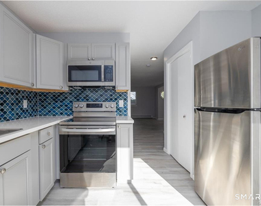 565 Clark Avenue - Photo Thumbnail 6