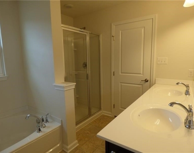 2302 Pointe View - Photo Thumbnail 10