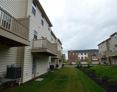 2302 Pointe View - Photo Thumbnail 18