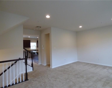 2302 Pointe View - Photo Thumbnail 2