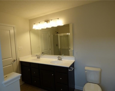 2302 Pointe View - Photo Thumbnail 14