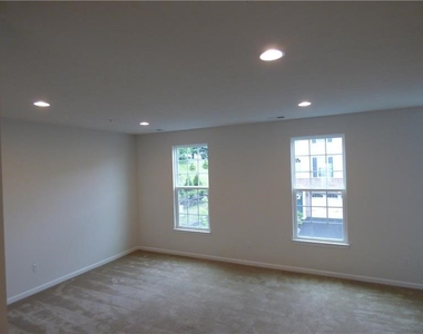 2302 Pointe View - Photo Thumbnail 4