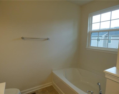 2302 Pointe View - Photo Thumbnail 12