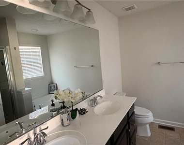 2302 Pointe View - Photo Thumbnail 16