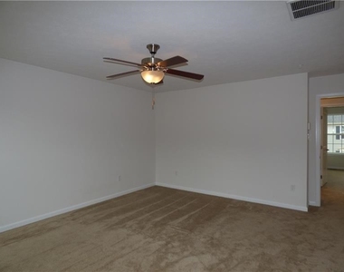 2302 Pointe View - Photo Thumbnail 8