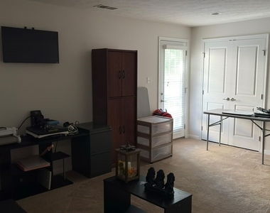 2302 Pointe View - Photo Thumbnail 13