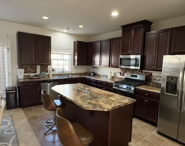 2302 Pointe View - Photo Thumbnail 6