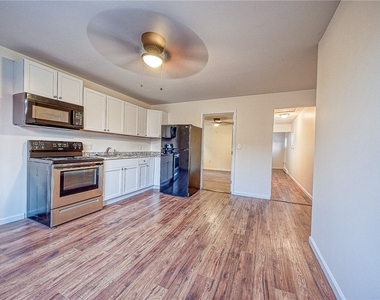 427 Adams St - Photo Thumbnail 4