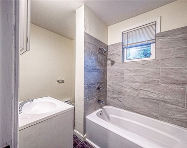427 Adams St - Photo Thumbnail 8