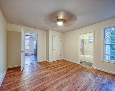 427 Adams St - Photo Thumbnail 6