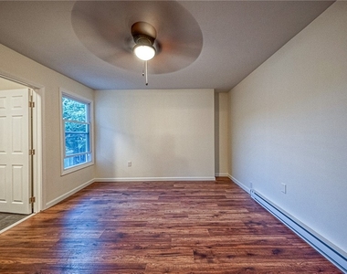 427 Adams St - Photo Thumbnail 7