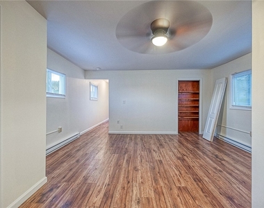 427 Adams St - Photo Thumbnail 3
