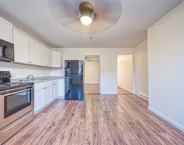 427 Adams St - Photo Thumbnail 5