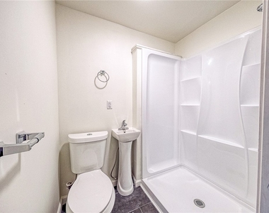 427 Adams St - Photo Thumbnail 10