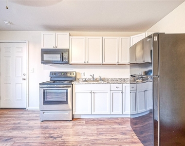 427 Adams St - Photo Thumbnail 2