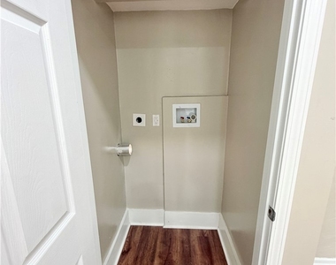 1918 7th Ave - Photo Thumbnail 9