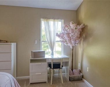 8506 Club Side Drive - Photo Thumbnail 17